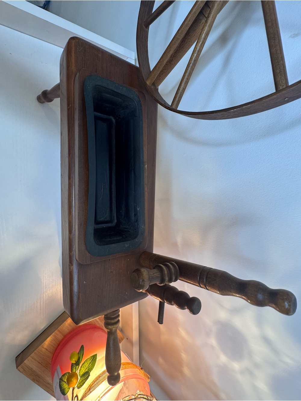 Vintage 1960s mini tabletop wooden spindle planter - Picture 3 of 9